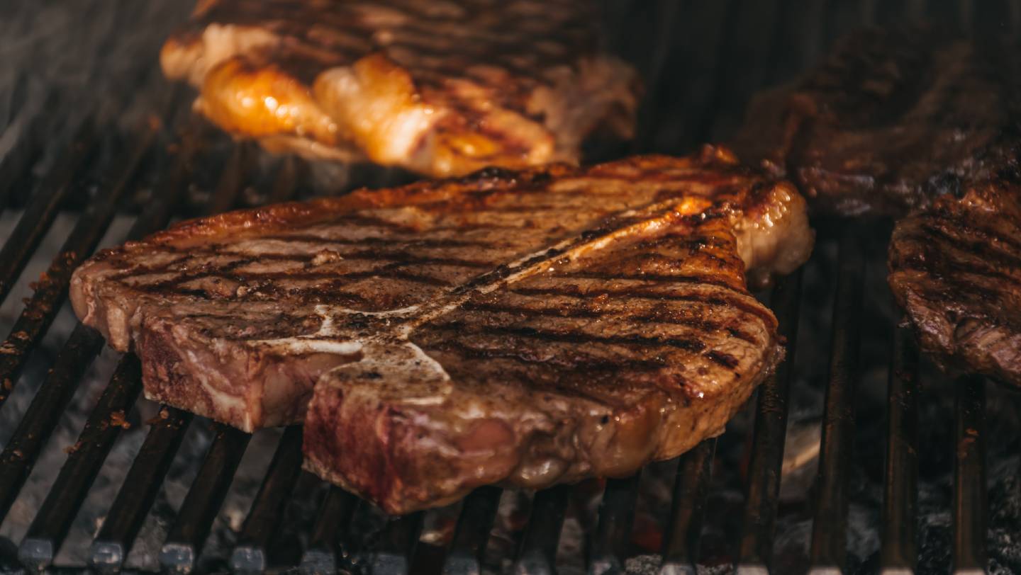 la-derniere-etude-sur-la-viande-rouge-a-de-mauvaises-nouvelles-pour-les-amateurs-de-steak