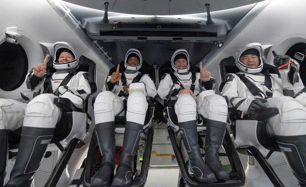 spacex-crew-dragon-eclabousse-avec-succes-dans-le-golfe
