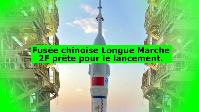 Fusée chinoise Longue Marche 2F prête pour le lancement.