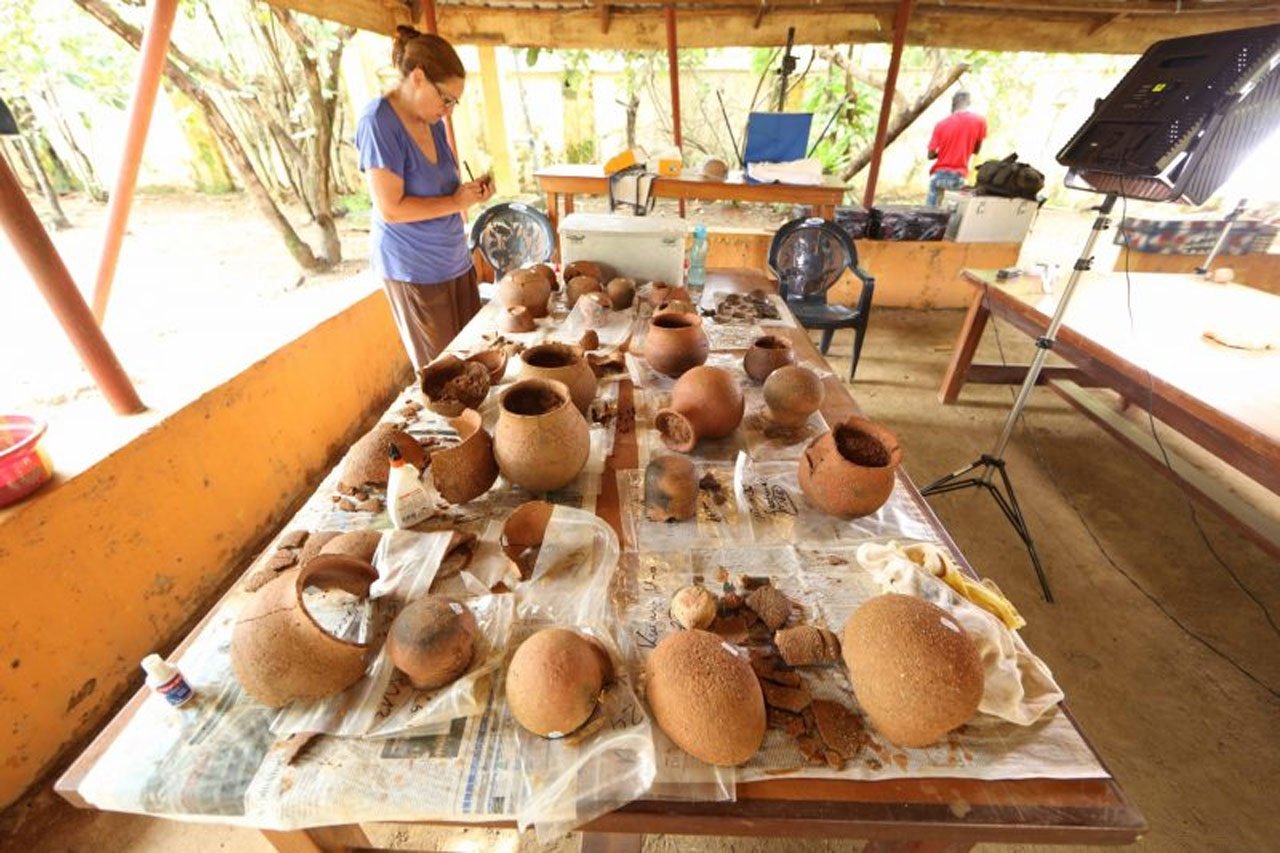 des-archeologues-decouvrent-des-pots-en-terre-cuite-vieux-de-3500-ans-qui-contenaient-autrefois-du-miel