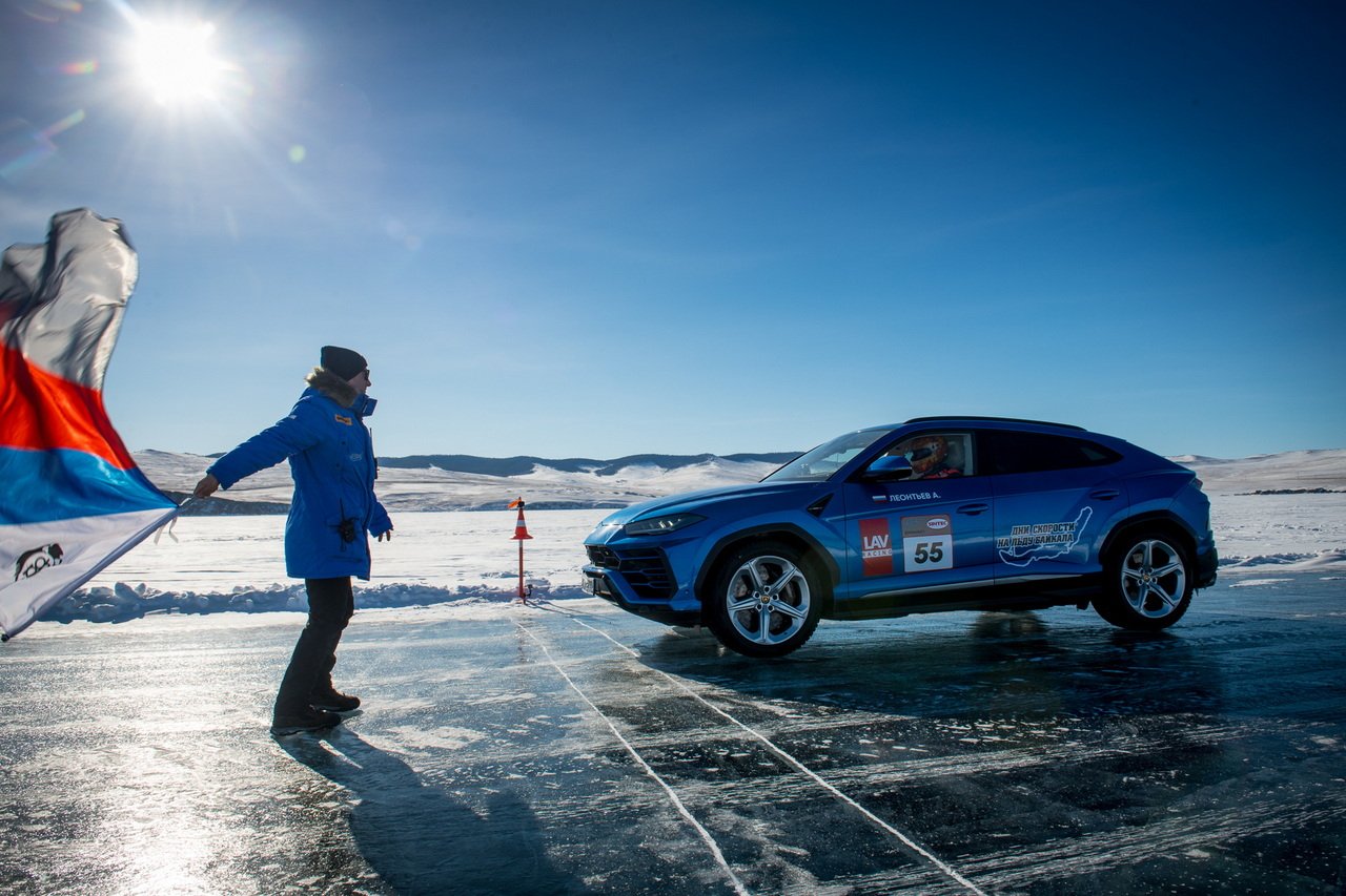 le-record-de-vitesse-sur-glace-de-la-lamborghini-urus-est-desormais-officiel