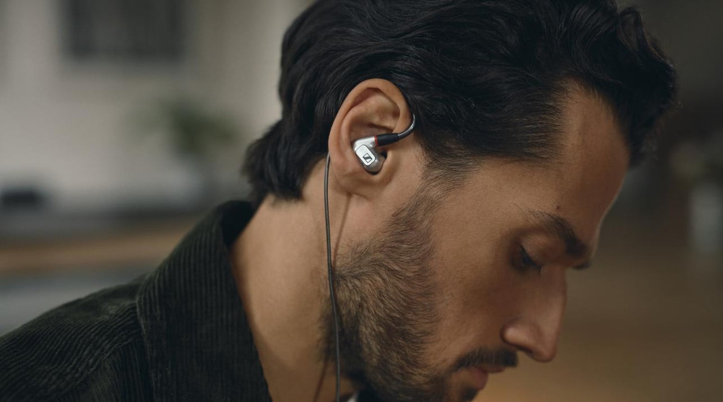 les-ecouteurs-filaires-haute-performance-sennheiser-ie-900-sont-faits-pour-les-audiophiles