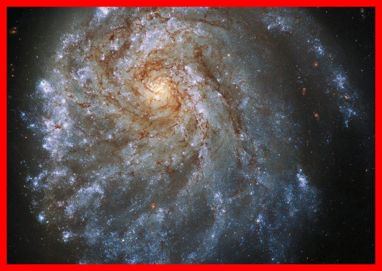 Des photos de la galaxie NGC 2276 prises par le télescope spatial Hubble.