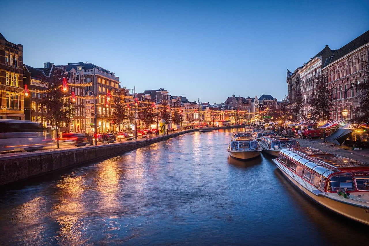 Amsterdam expérimente les bateaux autonomes sur ses célèbres canaux
