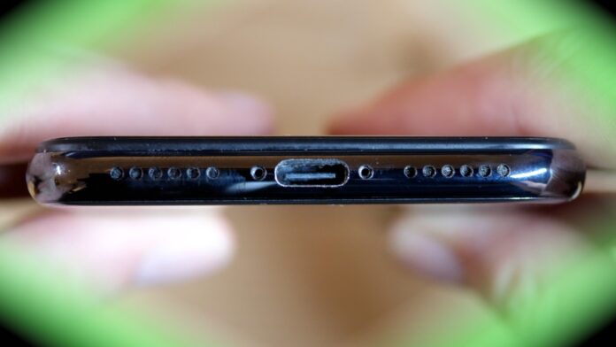 Les enchères eBay pour un iPhone USB-C ont déjà dépassé les 100 000 $