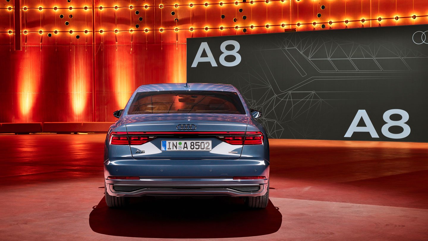 La nouvelle A8 d'Audi présente un style raffiné et une technologie avancée.
