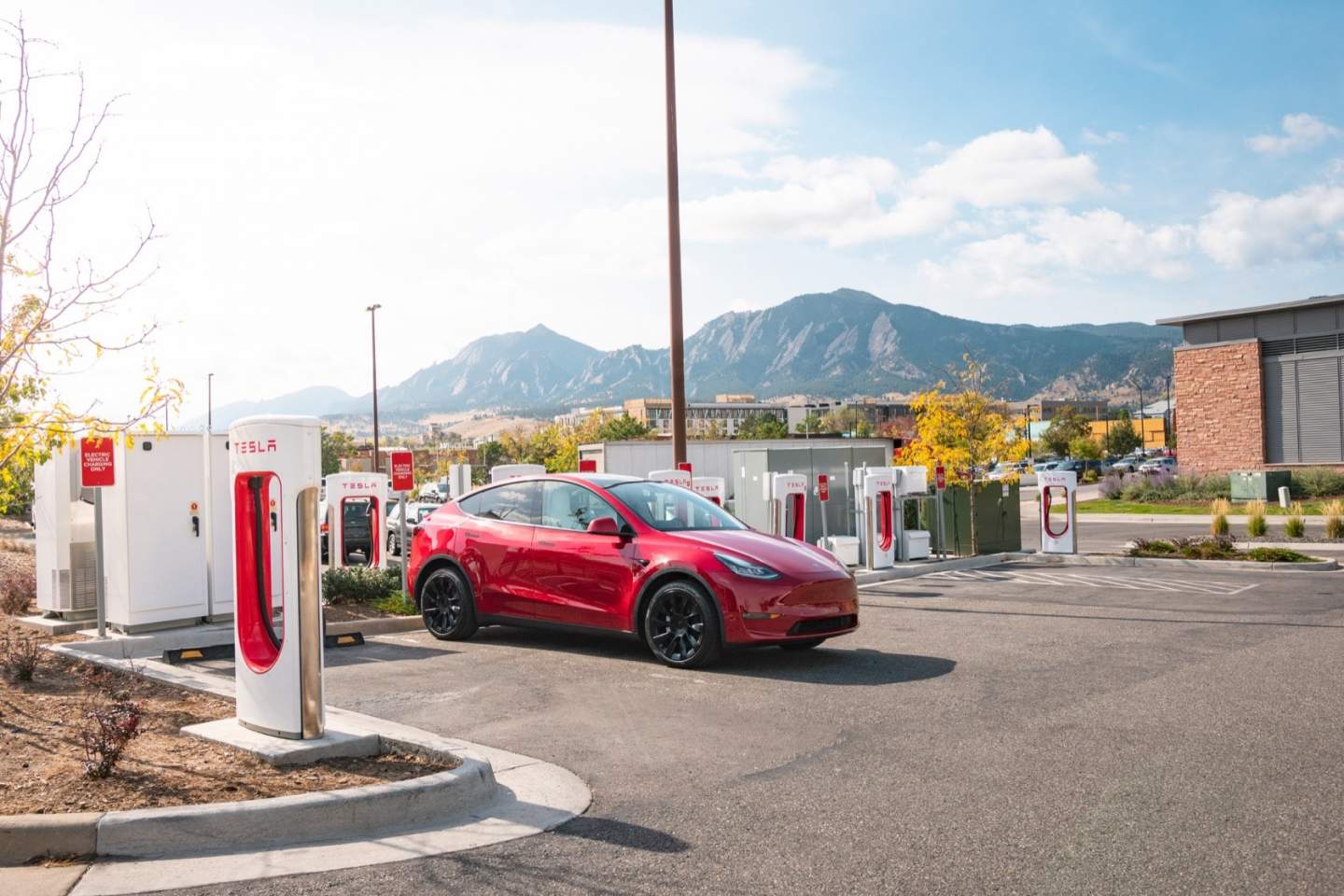 Tesla lance une expérience d'accès au Supercharger pour tous les véhicules électriques.