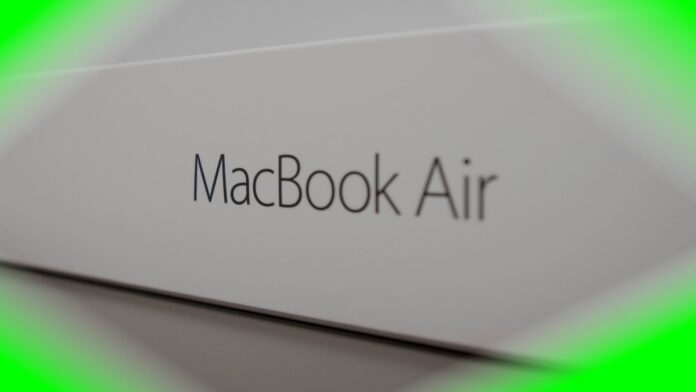 Après l'Air, la rumeur du MacBook OLED prévoit une longue attente
