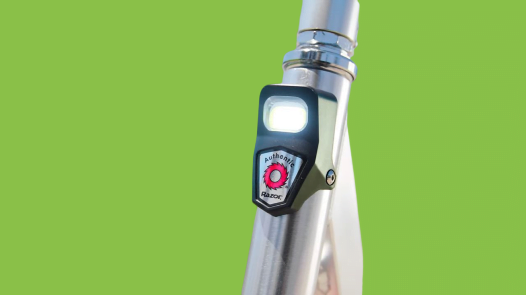 La trottinette électrique Razor Icon grosse, lourde et amusante.TECAVIS.FR.PNG