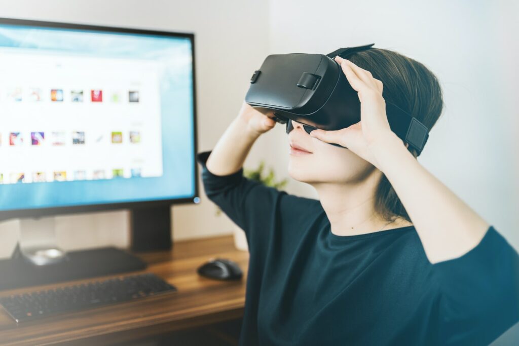 Samsung et Oculus s'associent pour créer le Gear VR, un casque de réalité virtuelle qui utilise le Note 4 